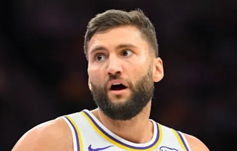 开云体育APP下载-里夫斯谈克勒贝尔：他每次上场都会全力以赴，他应受到表扬